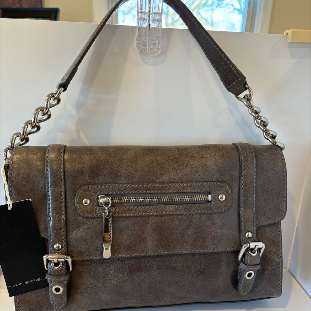 Women’s handbag.